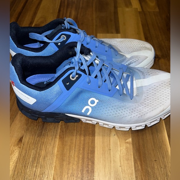 On Running Shoes - On Cloud Cloudflow Athletic Running Shoes Womens Size 8.5